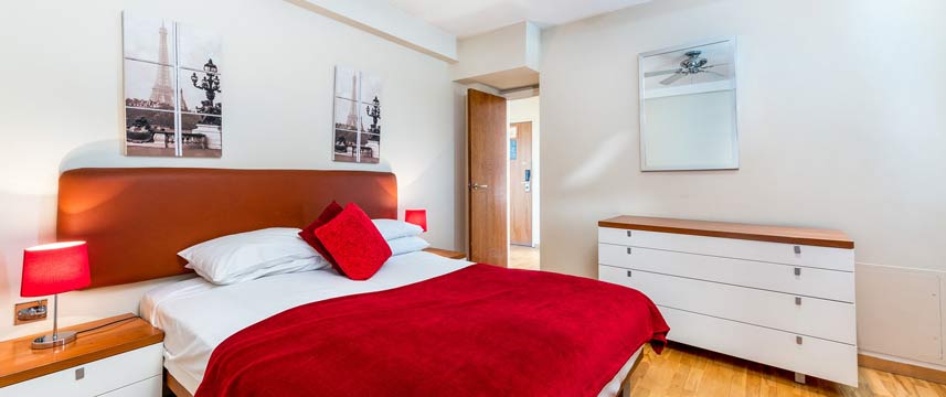Roland House Apartments - Premium Bedroom