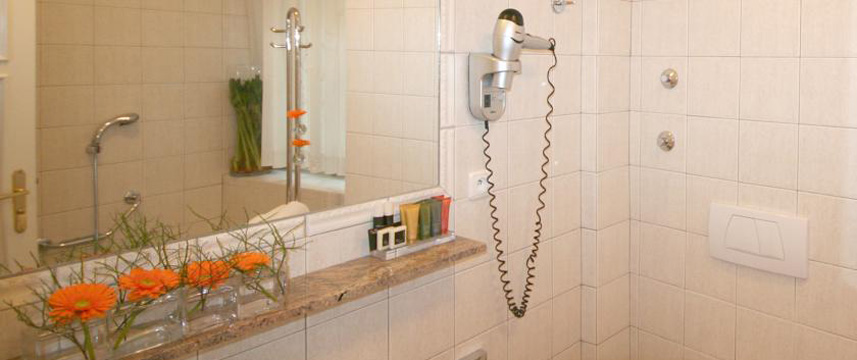 Roma Hotel - Bathroom