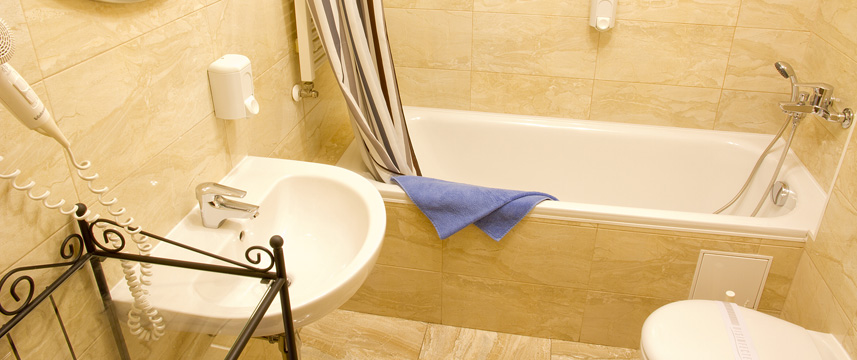 Royal Court Apartments - Prague - Family Bathroom
