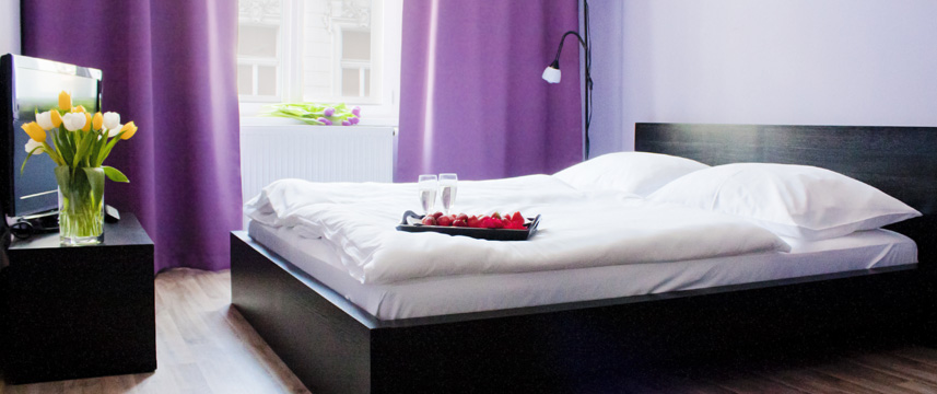 Royal Court Apartments - Prague - Studio Apartment Bedroom