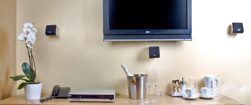 Royal Court Hotel Prague - Superior Room Entertainment