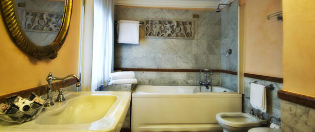 Royal Court Rome Bathroom