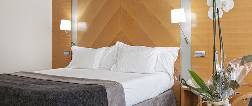 Silken Puerta Castilla - Junior Suite Bed