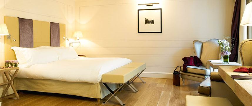 Starhotels Castille Paris - Junior Suite Bed