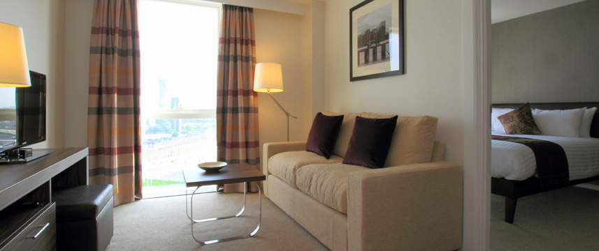 Staybridge Suites London Stratford - City Suite Living Room