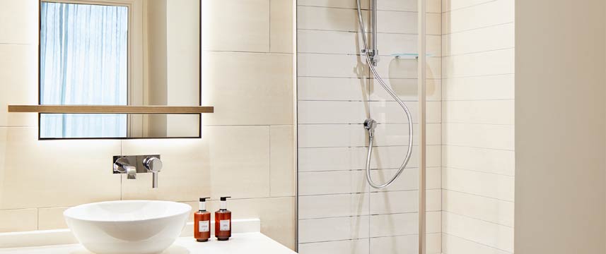 Staybridge Suites Manchester Bathroom