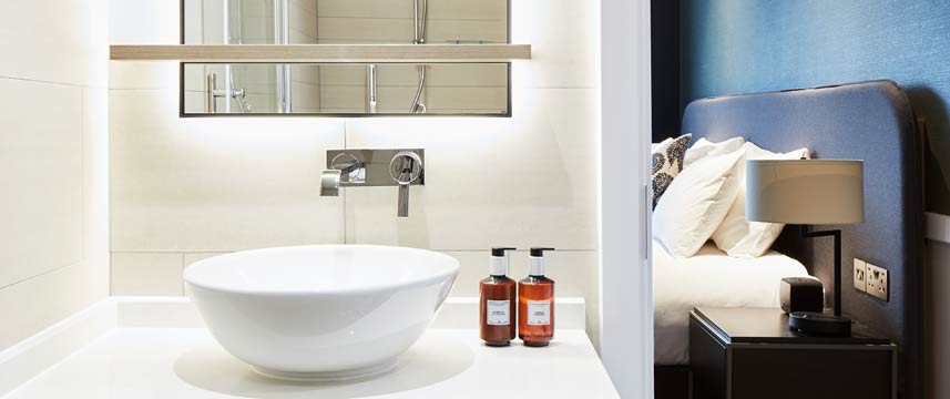 Staybridge Suites Manchester Studio Room Bathroom