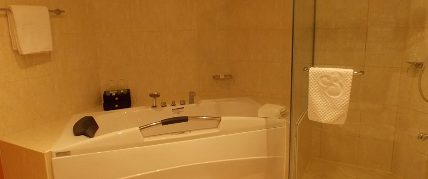 Tamani Hotel Marina - Bathroom