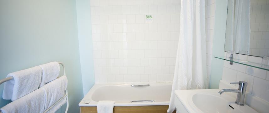 The Big Sleep Hotel Cardiff - Bathroom