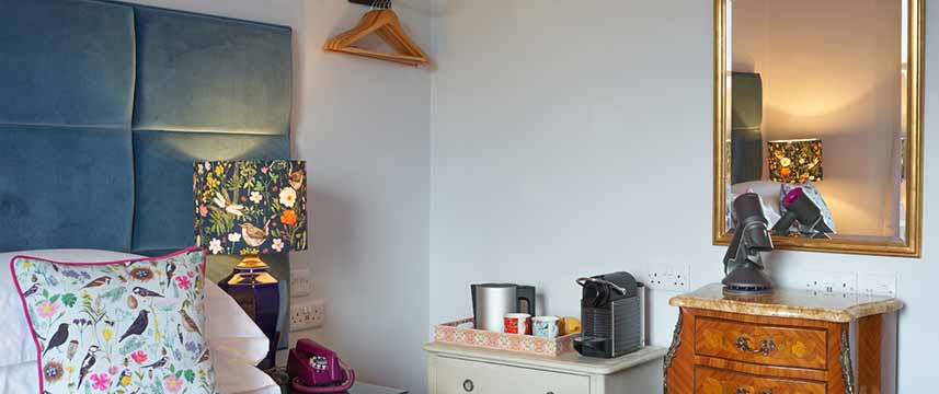 The Bird Hotel Bath Cosy King Room