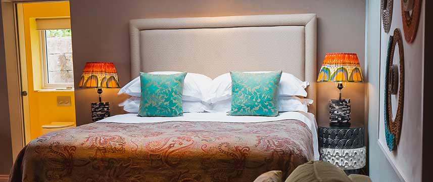 The Bird Hotel Bath Deluxe King