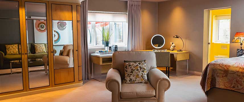 The Bird Hotel Bath Deluxe King Room