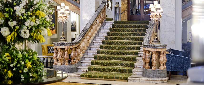 The Clermont London Victoria - Lobby Staircase