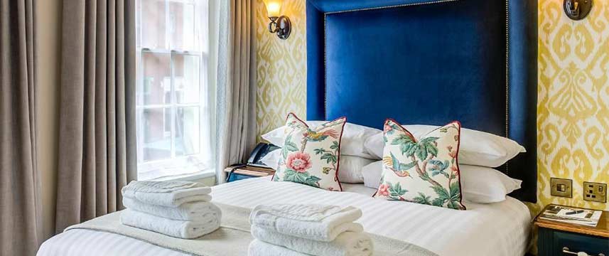 The George Hotel - Bedroom