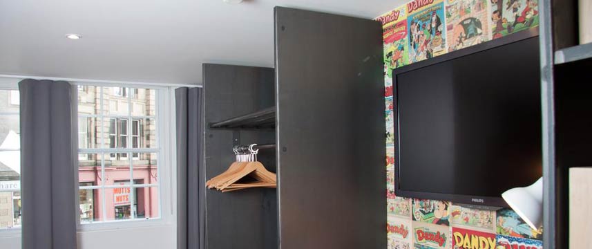 The Grassmarket Hotel - Room TV Area