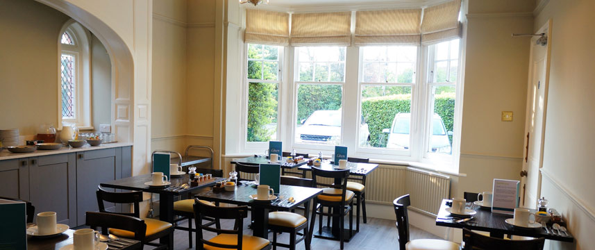 The Lawn Gatwick Guest House - Breakfast Room