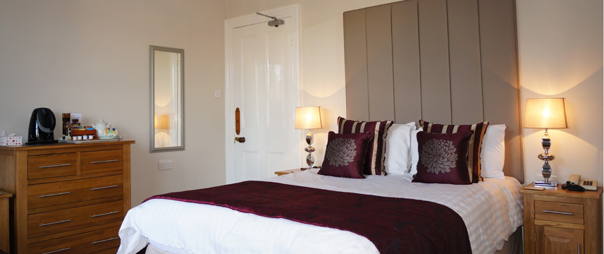 The Lawn Gatwick Guest House - Deluxe Room