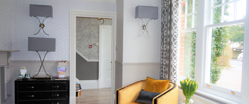 The Lawn Gatwick Guest House - Lounge