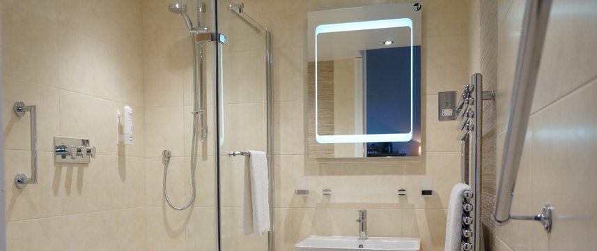 The Lawn Gatwick Guest House - Premium Bathroom