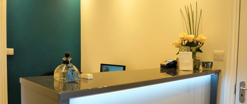 The Lawn Gatwick Guest House - Reception