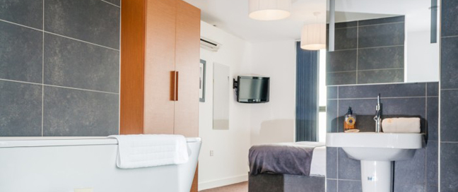 The Light Aparthotel - Penthouse Bathroom