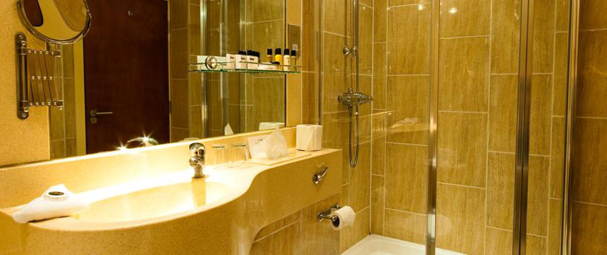 The Liner Hotel - Bathroom Shower