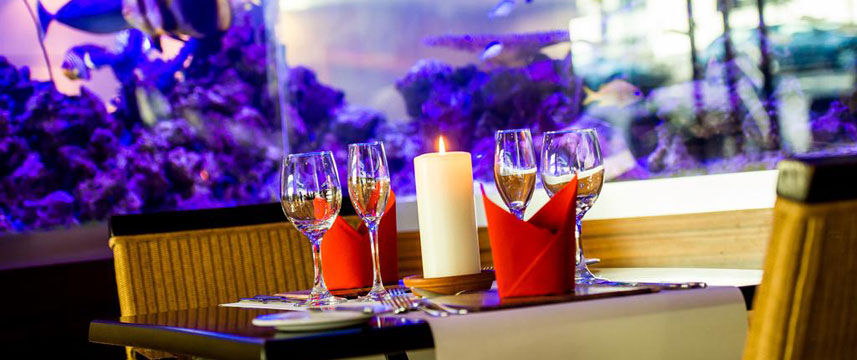 The Liner Hotel - Restaurant Tables
