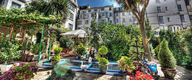 The Mansion Lions Hotel - Garden Exterior
