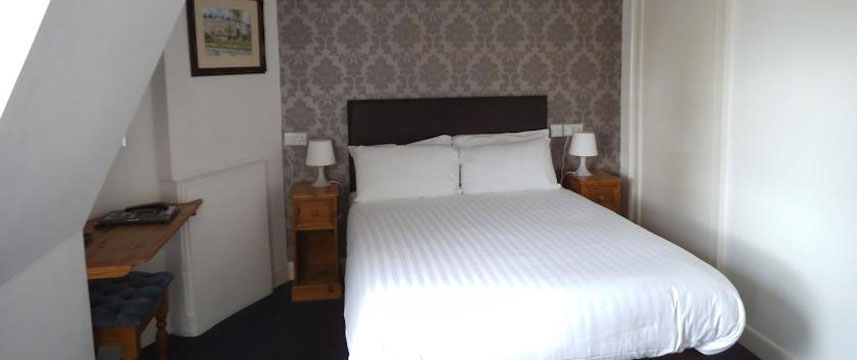 The Parade Park and Lambrettas Bar - Double Bedroom