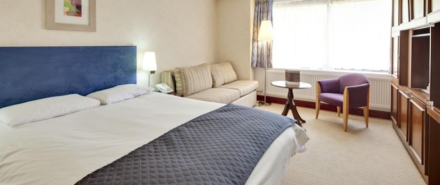 The Plough and Harrow Hotel - Double Bedroom