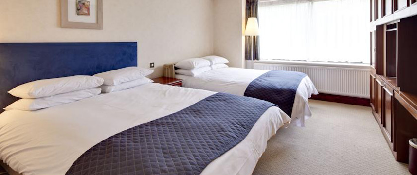 The Plough and Harrow Hotel - Triple Bedroom
