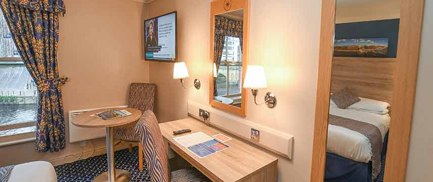 The Queens Hotel - Guest Room