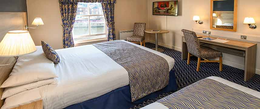 The Queens Hotel - Twin River View