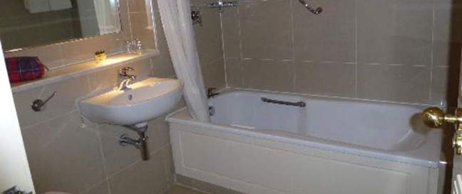 The Victoria Hotel - Galway Bathroom