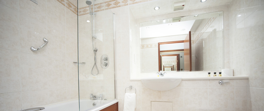 The Victoria Hotel Manchester - Executive Bathroom
