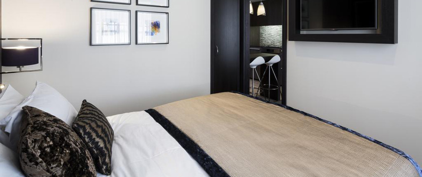 The Westbourne Hyde Park - Deluxe Suite Bedroom