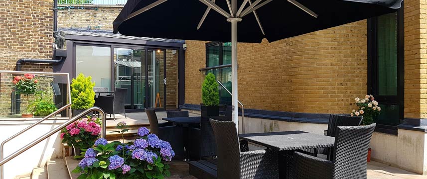 The Westbridge Hotel - Courtyard Seating