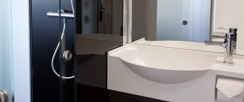 The Z Hotel City - Bathroom
