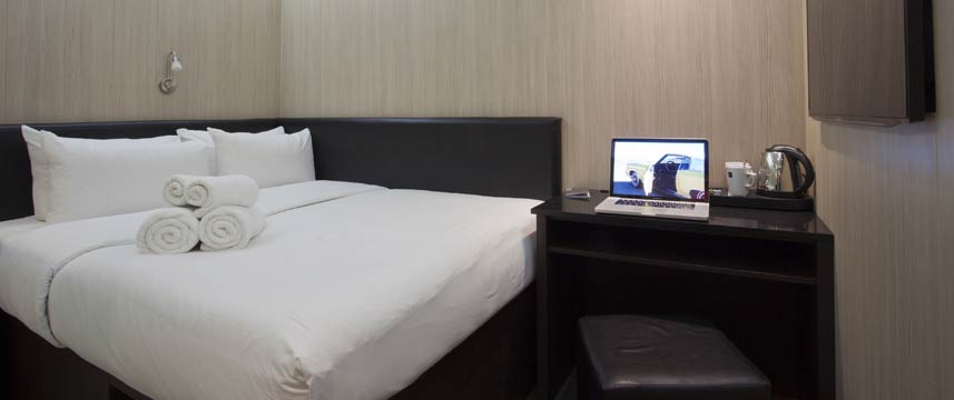 The Z Hotel Piccadilly - Inside Queen Bedroom