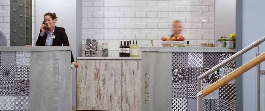 The Z Hotel Shoreditch - Reception Desk