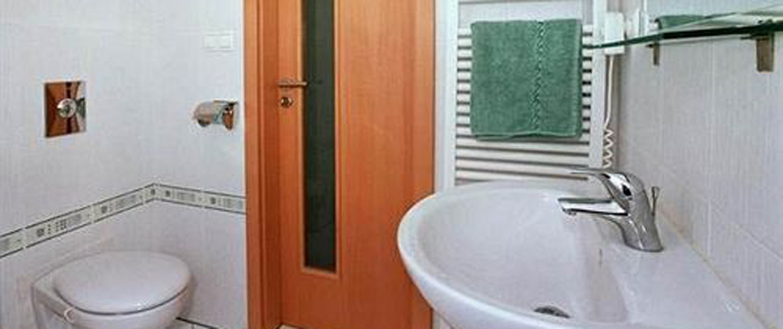 Theatre Residence Apartments - Bathroom