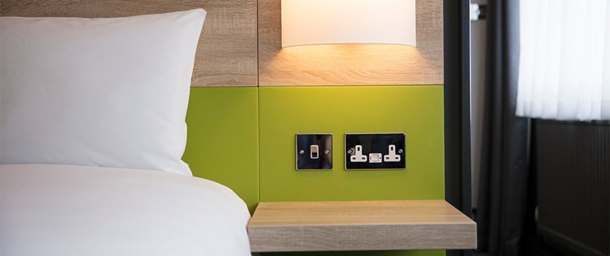 Thistle Express Swindon - Bedside