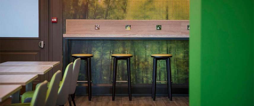 Thistle Express Swindon - Cafe Seating