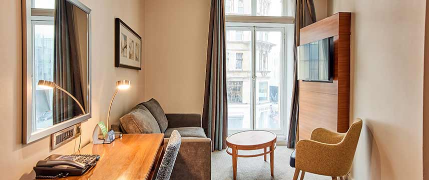 Thistle Piccadilly Junior Suite Lounge