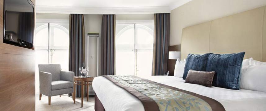 Thistle Piccadilly Suite Bed