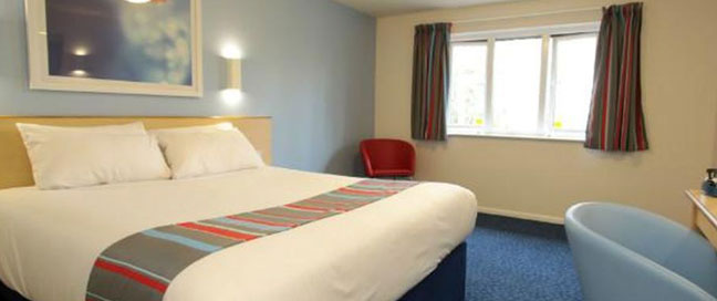 Travelodge City Airport Bedroom