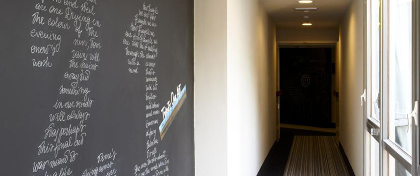 Twentyone Hotel - Hallway