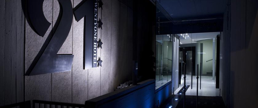 Twentyone Hotel - Lobby