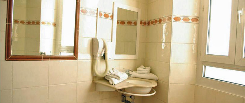 Univers Hotel - Bathroom
