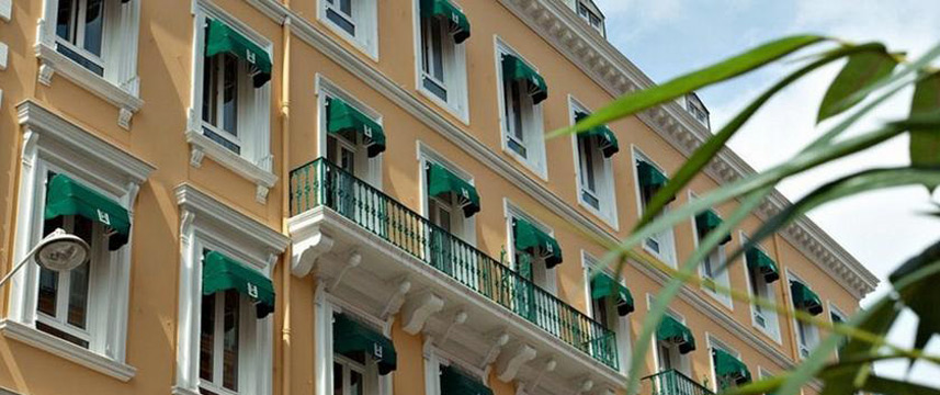 Univers Hotel - Facade